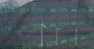 Rüzgar türbinleri üzerinde veri işleme animasyonu. küresel iş ve dijital arayüz kavramı dijital olarak oluşturulmuş video.