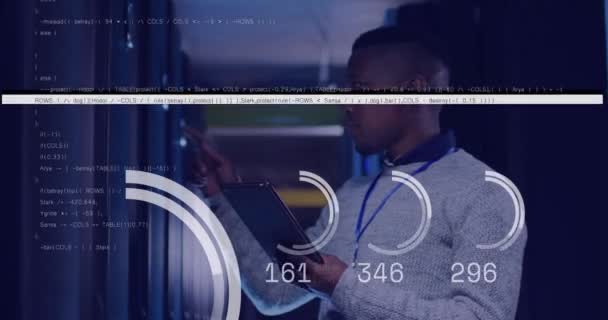Animatie Van Verwerkingscirkels Afrikaans Amerikaanse Man Die Serverruimte Werkt Netwerk — Stockvideo