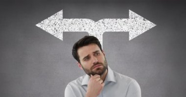 Beyaz adamın gri arka plandaki oklar üzerinden düşündüğü animasyon. küresel ulaşım, seyahat ve dijital arayüz kavramı dijital olarak oluşturulmuş video.