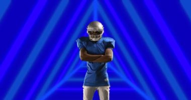 Afrika kökenli Amerikalı erkek rugby oyuncusu kask takıyor ve üçgen şekilleri kusursuz. spor ve teknoloji konsepti