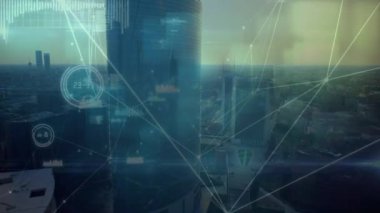 Şehir manzarası üzerindeki bağlantı ağlarının animasyonu. küresel iş, bağlantılar ve veri işleme kavramı dijital olarak oluşturulmuş video.