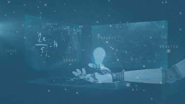 青い背景に電球と数学方程式を持つロボットアームのアニメーション 世界規模の接続 データ処理 テクノロジーの概念デジタルで生成されたビデオ — ストック動画