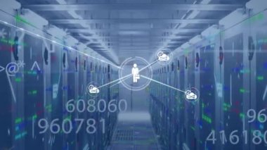 Bilgisayar sunucuları üzerinden dijital simgelerle ve sayılarla bağlantı ağının animasyonu. küresel bağlantılar, ağlar ve veri işleme konsepti dijital olarak oluşturulmuş video.