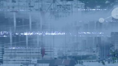 Şehir manzarası üzerindeki bağlantılar ve simgeler ağının animasyonu. küresel bağlantılar, veri işleme ve teknoloji konsepti dijital olarak oluşturulmuş video.