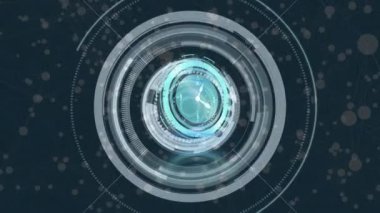 Koyu arkaplan üzerinde saat ve veri işleme animasyonu. küresel bilim, veri işleme ve dijital arayüz kavramı dijital olarak oluşturulmuş video.