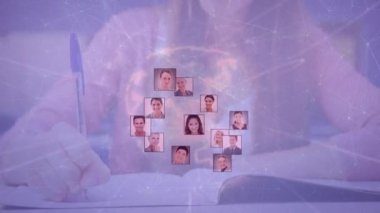 Kafkasyalı liseli kızların resimleriyle bağlantı ağının animasyonu. eğitim ve öğrenme kavramı dijital olarak oluşturulmuş video.