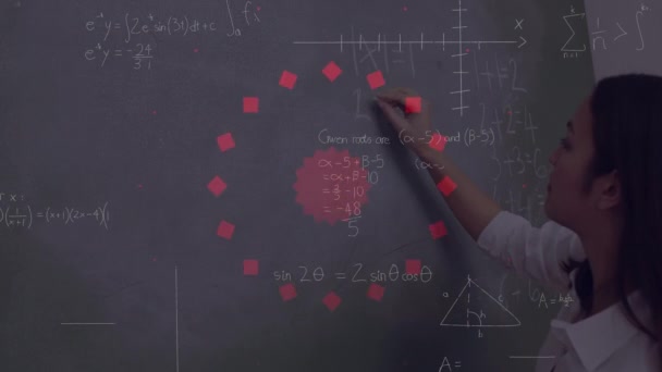 Animación Fórmulas Matemáticas Sobre Mujeres Caucásicas Escribiendo Pizarra Aprendizaje Matemáticas — Vídeos de Stock