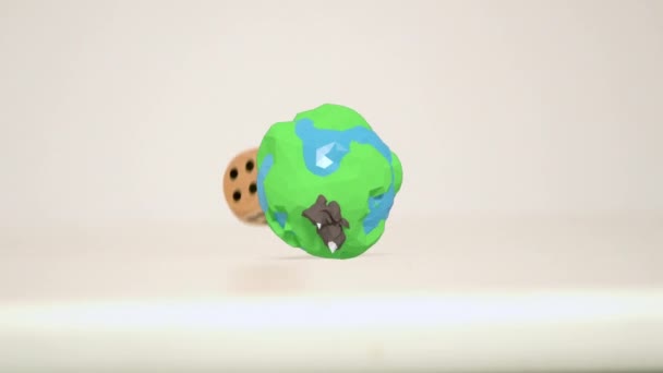 Animation Von Würfeln Und Globus Auf Weißem Hintergrund Glücksspiel Würfelspiele — Stockvideo