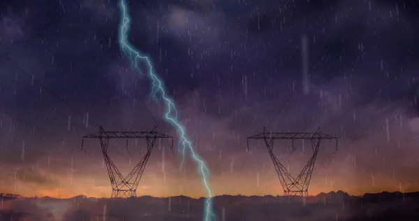 日没時に電柱の上に雨や嵐のイメージ エネルギー 電気の概念がデジタルで生成され — ストック写真