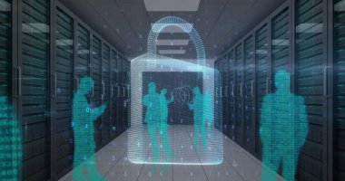 Siber saldırı uyarısı görüntüsü ve sunucu odasındaki insanların siluetleri üzerine asma kilit. küresel internet güvenliği, bağlantılar ve veri işleme kavramı dijital olarak oluşturulmuş görüntü.