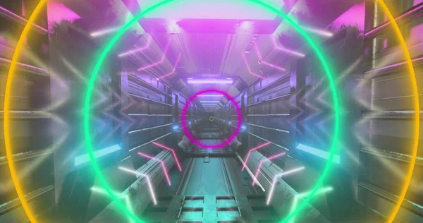 Hareket Halindeki Tünelin Üzerinde Neon Halkalar Renk Şekil Hareket Konsepti — Stok fotoğraf