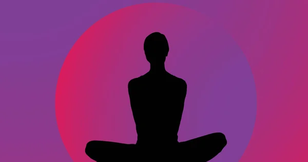 Imagem Mulher Meditando Silhueta Fundo Roxo Mundo Meditação Dia Celebração — Fotografia de Stock