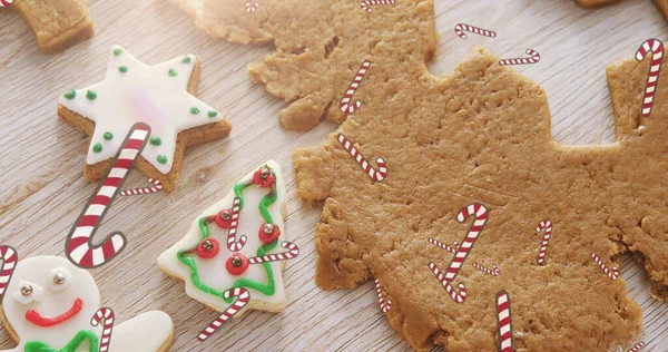 圣诞糖果在饼干 面团和模具上的形象 甜点和圣诞节概念数字生成的图像 — 图库照片