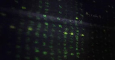 Veri işleme animasyonu ve siyah arkaplan üzerindeki yeşil entegre devre. veri işleme, bilgisayarlar ve teknoloji konsepti dijital olarak oluşturulmuş video.