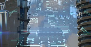 Modern ofis binalarının üzerindeki bilgisayar devre kartındaki veri işleme görüntüsü. küresel hesaplama ve veri işleme kavramı dijital olarak oluşturulmuş resim.