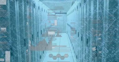 Sunucu odasında finansal veri işleme ve matematiksel denklemlerin animasyonu. küresel iş, finans ve dijital arayüz kavramı dijital olarak oluşturulmuş video.