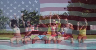 Amerikan bayrağının havuz partisindeki çeşitli arkadaşlar üzerinde canlandırılması. Uluslararası Gençlik Günü ve dijital olarak üretilen video konsepti.