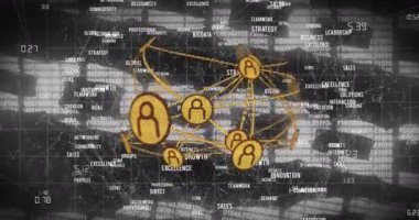 Siyah arkaplanda veri işleme ve ortam simgelerinin canlandırılması. küresel teknoloji ve dijital arayüz kavramı dijital olarak oluşturulmuş video.