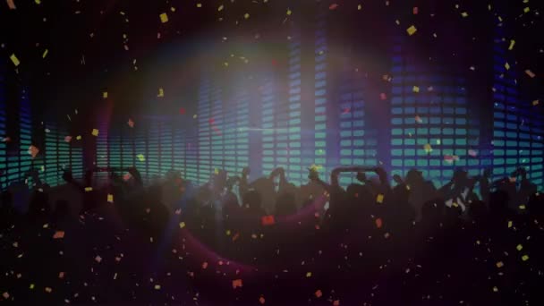Конфетти Падают Силуэты Людей Танцующих Против Музыкального Эквалайзера Синем Фоне — стоковое видео