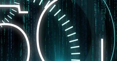 Veri işleme animasyonu ve siyah arkaplan üzerinde 5g metin. dijital arayüz ve veri işleme kavramı dijital olarak oluşturuldu.