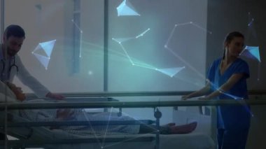 Çeşitli kadın ve erkek doktorların hastalarıyla yattıkları yerdeki bağlantıların ve kürenin animasyonu. sağlık, tıp, bağlantılar ve teknoloji konsepti dijital olarak oluşturulmuş video,
