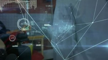 Kafkas erkek doktor ve kıdemli hasta üzerindeki bağlantı ağının animasyonu. tıp, sağlık, bağlantılar ve teknoloji konsepti dijital olarak oluşturulmuş video.