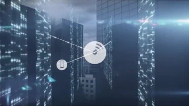 Şehirdeki simgelerle bağlantı ağının animasyonu. Sosyal medya ve iletişim arayüzü kavramı dijital olarak oluşturulmuş video.