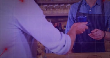 Ödeme terminalini kullanan insanların finansal veri işlemlerinin animasyonu. küresel çevrimiçi alışveriş, iş, finans, veri işleme ve dijital arayüz kavramı dijital olarak oluşturulmuş video.