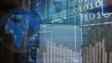 Çift ırklı erkek depo çalışanı üzerinde veri işleme ve küre animasyonu. iş, teknoloji ve dağıtım hizmetleri kavramı dijital olarak oluşturulmuş video hizmetleri.