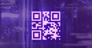 QR kodunun dijital arayüz üzerinden canlandırılması. küresel veri işleme, teknoloji ve bağlantılar konsepti dijital olarak oluşturulmuş video.