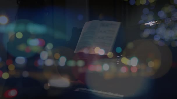 밤에는 코카서스 여자가 피아노를 연주하는 장면이 그려진다 디지털 인터페이스 디지털 — 비디오