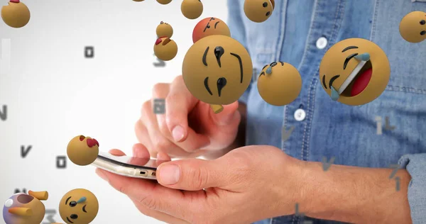 Immagine Icone Emoji Galleggianti Sezione Centrale Dell Uomo Utilizzando Smartphone — Foto Stock