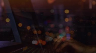 Kafkas erkek dj 'nin üzerindeki ışık noktalarının animasyonu. müzik ve dijital arayüz konsepti dijital olarak oluşturulmuş video.