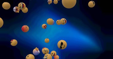 Koyu arkaplanda birden fazla emoji resmi var. Sosyal medya ve iletişim konsepti dijital olarak oluşturuldu.