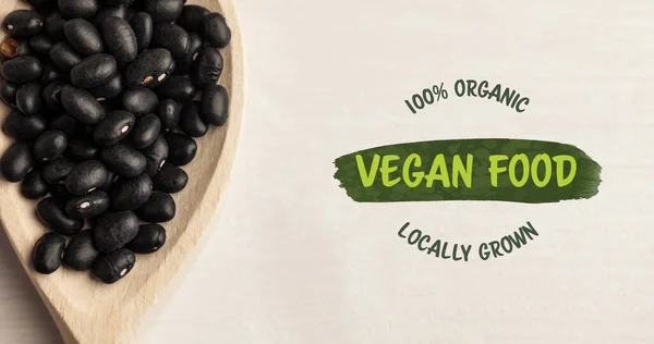 Изображение Веганской Еды Зеленым Цветом Над Свежими Органическими Черными Бобами — стоковое фото