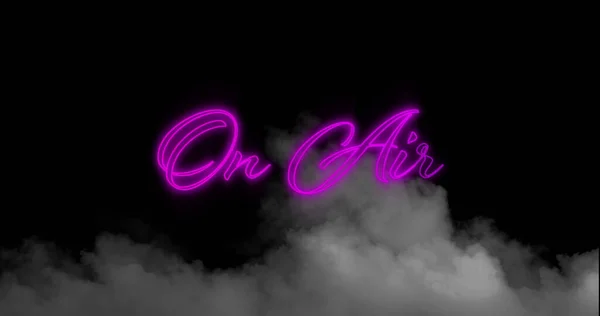 Cyfrowy Obraz Neonu Fioletowy Powietrzu Znak Tekstowy Nad Efektem Dymu — Zdjęcie stockowe