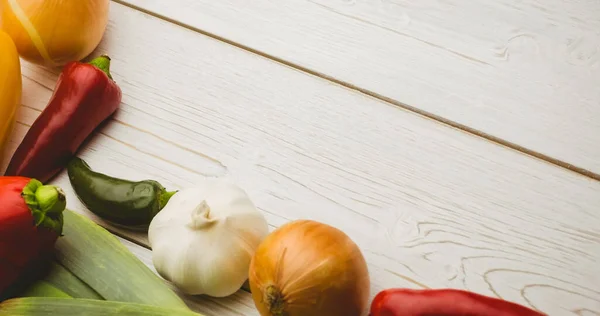 Wizerunek Świeżej Żywności Wegańskiej Ekologicznej Warzywami Drewnianych Deskach Dzień Wegański — Zdjęcie stockowe