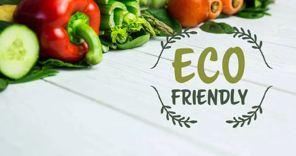 Imagen Texto Ecológico Verde Sobre Verduras Orgánicas Frescas Sobre Tablas — Foto de Stock