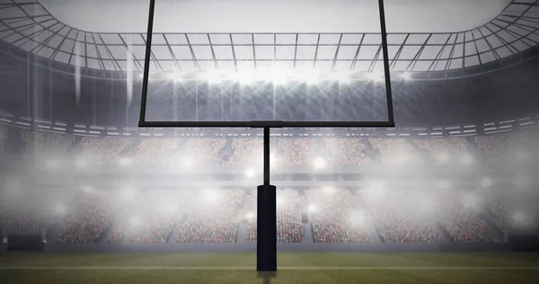 Εικόνα Των Αμερικανικών Τερματοφυλάκων Ποδοσφαίρου Και Συννεφιασμένο Ουρανό Floodlit Γήπεδο — Φωτογραφία Αρχείου