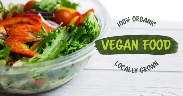 图片100 有机素食文本绿色 在白板上的一碗新鲜沙拉 素食日 有机蔬菜生产与健康饮食理念数码生成图像 — 图库照片