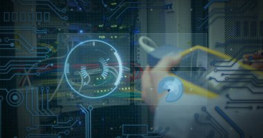 Beyaz kadının sunucu odasını incelediği veri işleme görüntüsü. küresel teknoloji ve dijital arayüz kavramı dijital olarak oluşturulmuş görüntü.