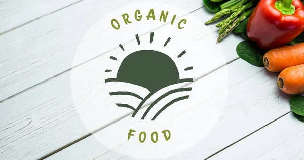 有机食品的图像文字和标识为绿色 在白板上的新鲜蔬菜上 素食日 有机蔬菜生产与健康饮食理念数码生成图像 — 图库照片