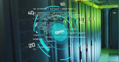 Bilgisayar sunucularında hız göstergesi ve veri işleme animasyonu. Küresel veri işleme, sunucular ve bulut hesaplama kavramı dijital olarak oluşturulmuş video.