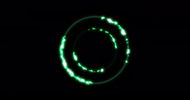 Siyah arka planda parlayan yeşil dairelerin animasyonu. Renk ve hareket kavramı dijital olarak oluşturulmuş video.