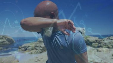 Yorgun Afrika kökenli Amerikalı son sınıf sporcusunun ter silmesi üzerine veri işleme animasyonu. profesyonel eğitim, spor ve sağlıklı yaşam tarzı konsepti.