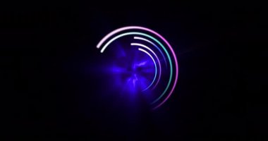 Siyah arka planda parlayan pembe, mavi ve yeşil dairelerin animasyonu. Renk ve hareket kavramı dijital olarak oluşturulmuş video.