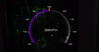 Bilgisayar sunucularında hız göstergesi ve veri işleme animasyonu. Küresel veri işleme, sunucular ve bulut hesaplama kavramı dijital olarak oluşturulmuş video.