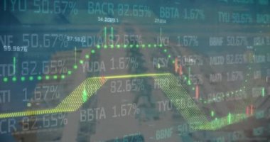 Finansal ve borsa verileri arka plandaki yüksek binalarla karşılaştırılıyor. küresel finans ve ekonomi kavramı