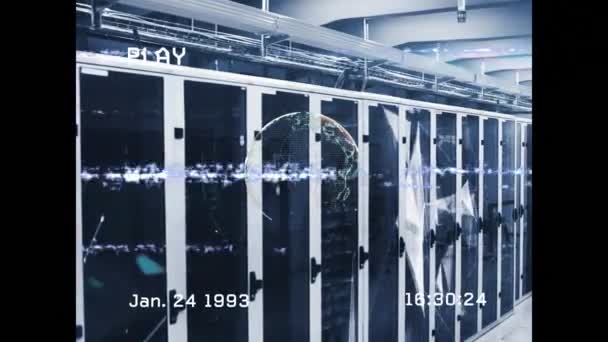 在服务器机房上动画数字接口 全球连接 数据处理和数字视频产生的数字接口概念 — 图库视频影像