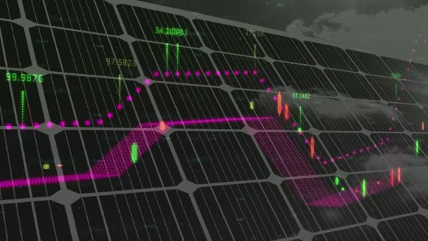 Procesamiento Datos Financieros Sobre Paneles Solares Contra Cielo Azul Concepto — Vídeos de Stock
